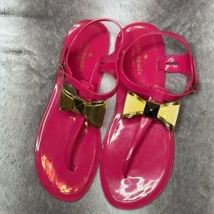 Kate Spade hot pink plastic thong sandals with gold bow size 9